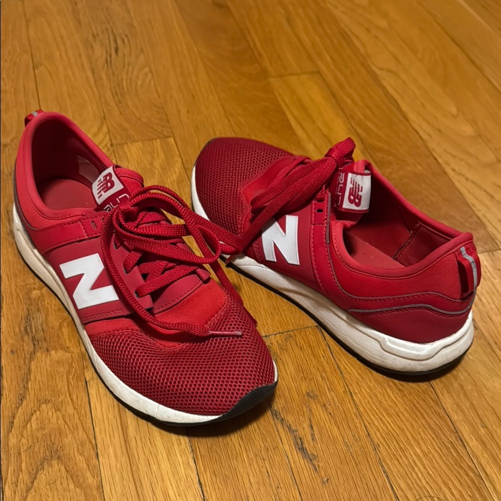 Women’s New Balance Red White Running sneakers 8 EUC